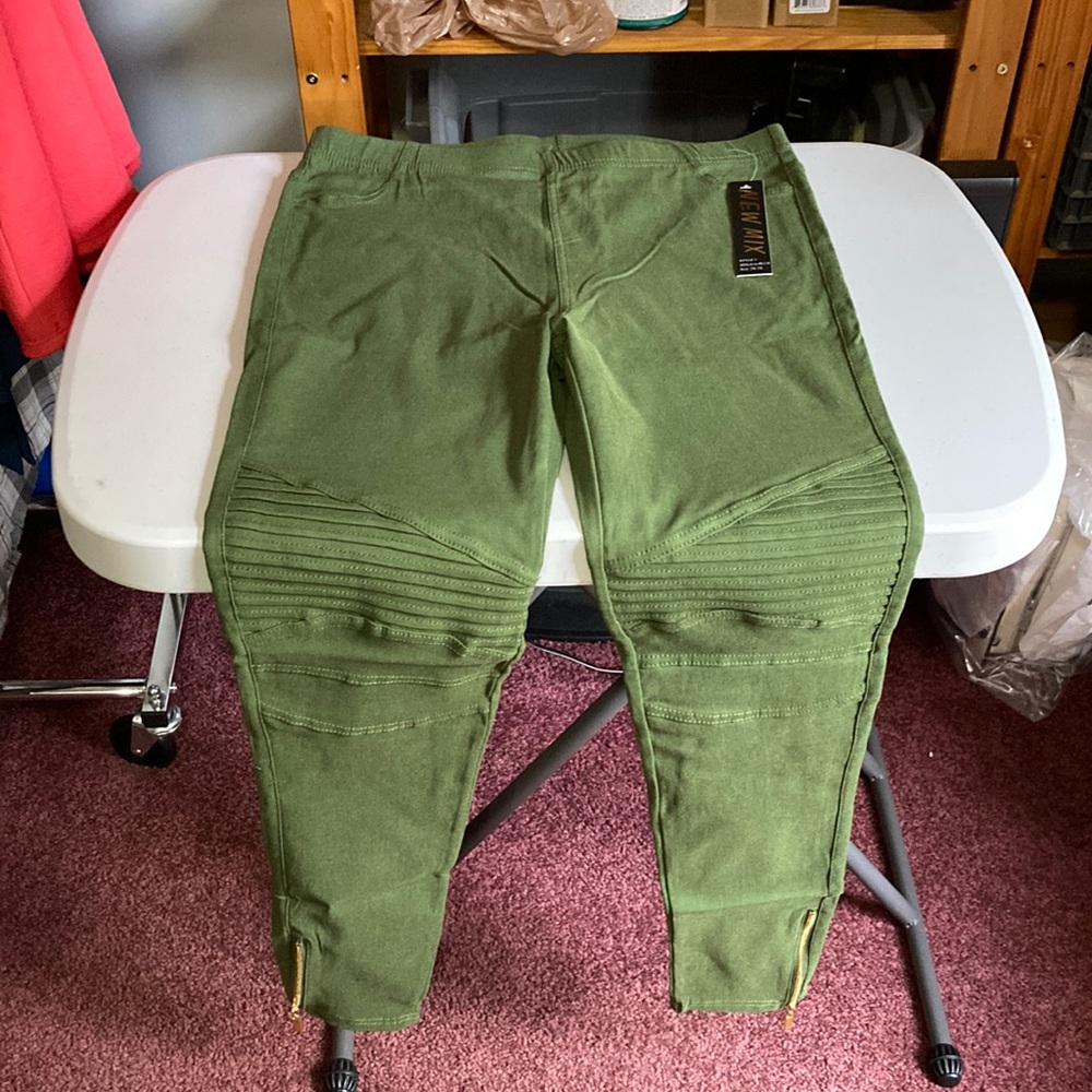New Mix Green Leggings NEW WITH TAGS